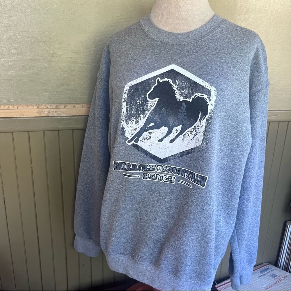 Miracle Mountain Ranch Horse Nature Graphic Crewneck Sweatshirt Gildan - Picture 6 of 9
